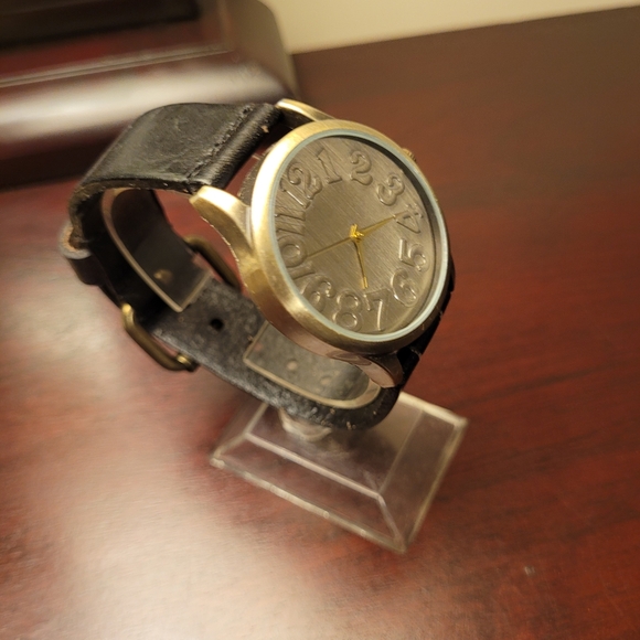 Brand New Black Women's Fashion Watch - Picture 3 of 3